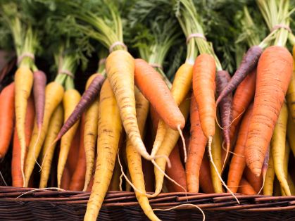 Bild: Karotten in verschiedenen Farben und Sorten